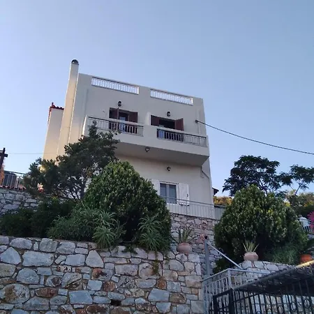 Kamares View *